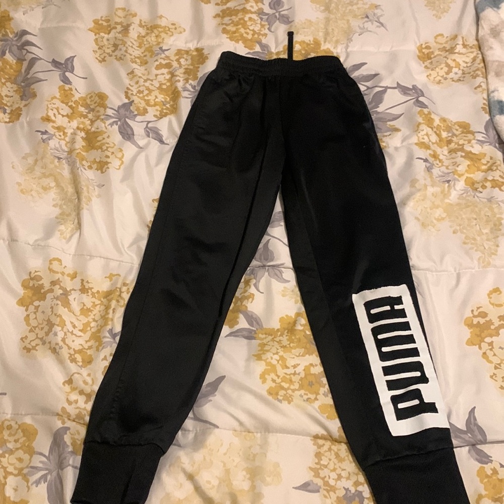 PUMA SWEATS BLACK SIZE 8